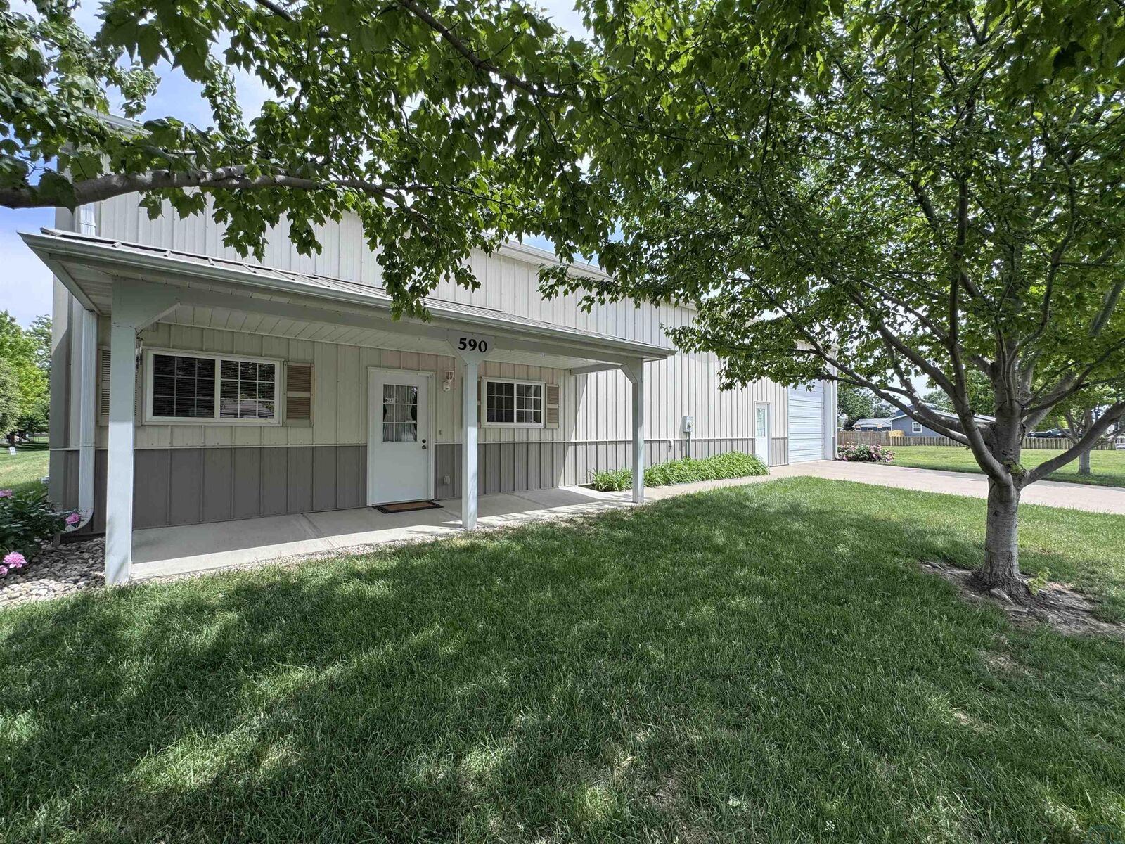 Property Photo: 590 Lakeshore Dr SD 57049