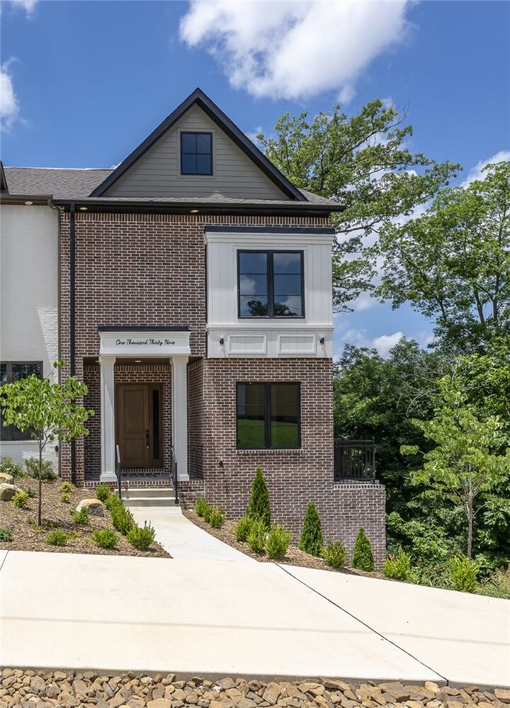 Property Photo:  1039 NW A Street  AR 72712 
