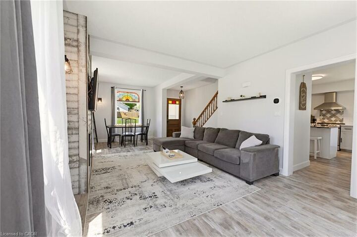 Property Photo: 454 York Avenue N ON N4W 2X7