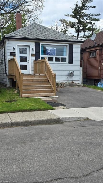 Property Photo:  371 Fairfield Avenue  ON L8H 5J1 