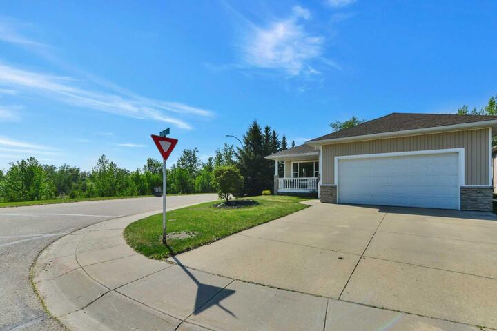 Property Photo: 1 Spruce Close AB T4L 2L3