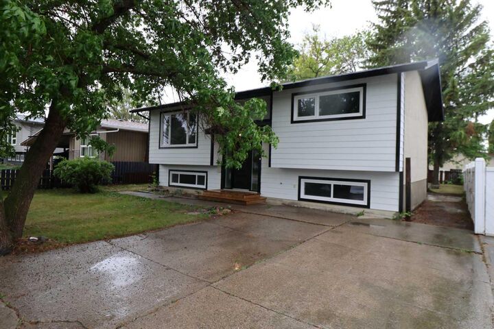 Property Photo:  1816 11 St  AB T1M 1A6 