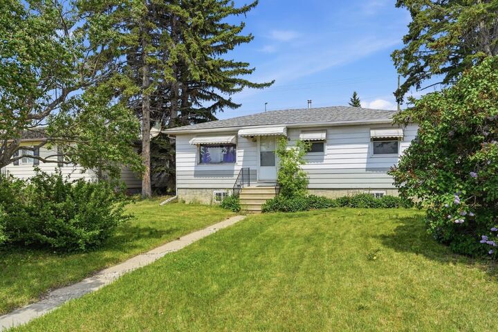Property Photo: 2806 9 Avenue SE AB T2A 0B9