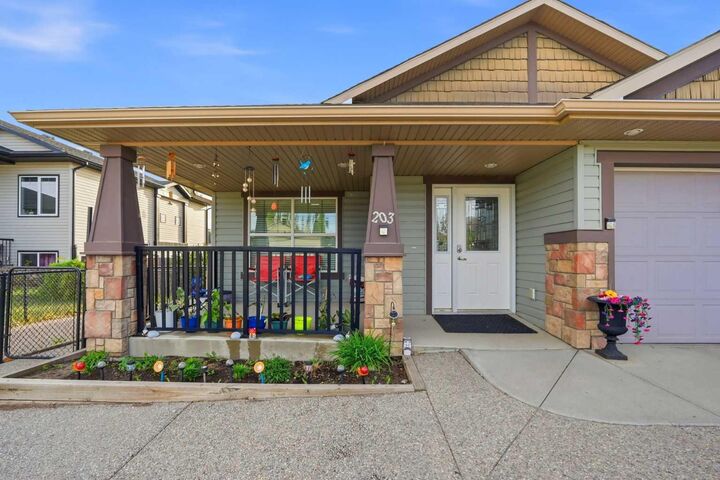 Property Photo: 203 Hillcrest Boulevard AB T1P 0A3