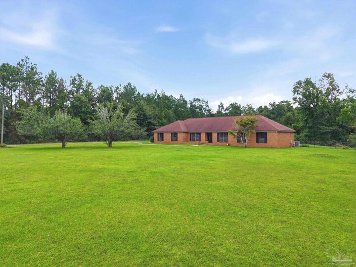 Property Photo: 7190 N Hwy 95A FL 32577