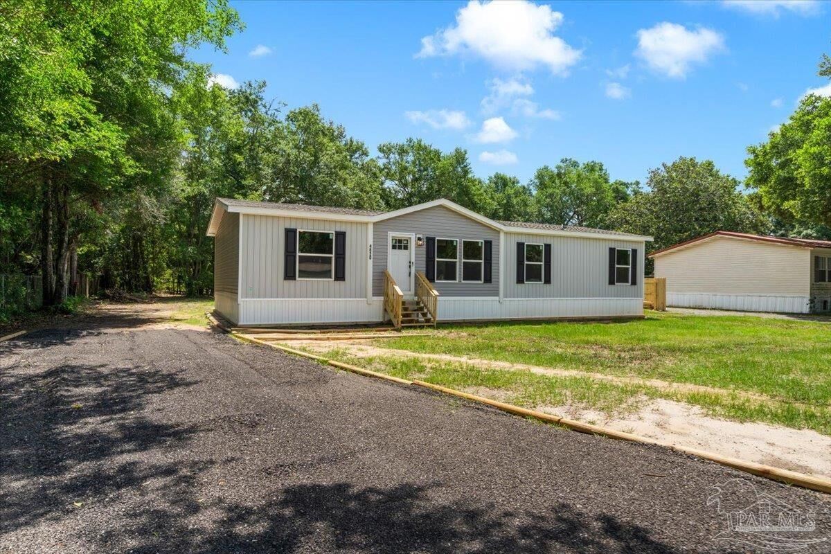 Property Photo: 4620 Garllum Dr FL 32571
