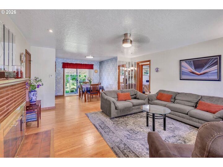 Property Photo: 10620 NE Holladay St OR 97220
