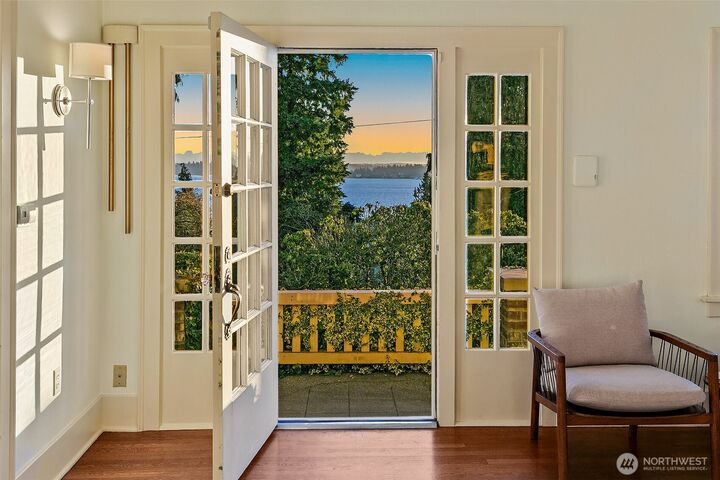 Property Photo: 707 Lake Washington Boulevard S WA 98144