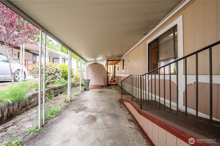Property Photo: 1965 West Side Highway 76 WA 98626