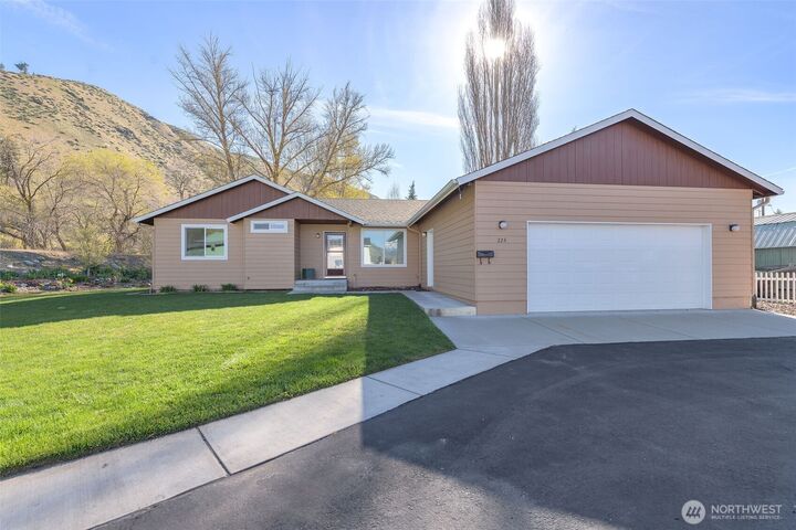 Property Photo: 224 Vine Street WA 98815