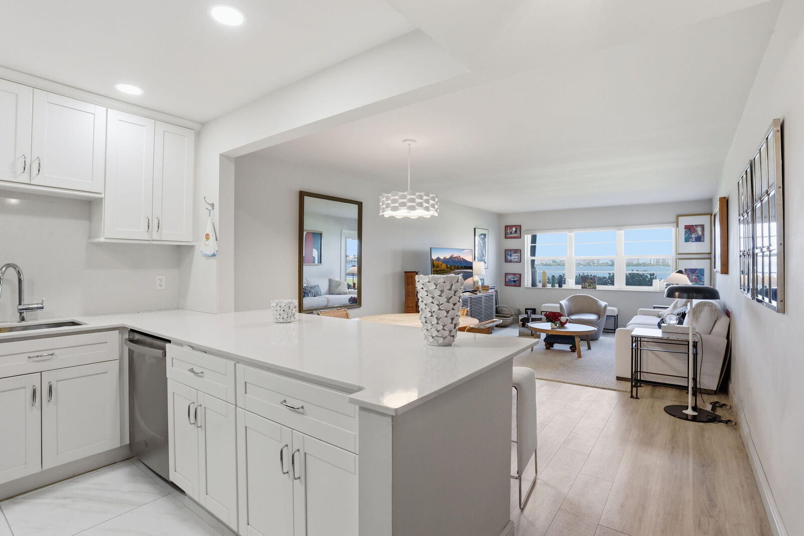 Property Photo: 1516 S Lakeside Drive 103 FL 33460