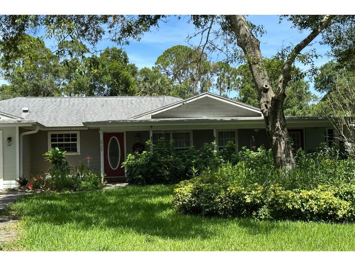 Property Photo: 2725 47th Avenue FL 32966