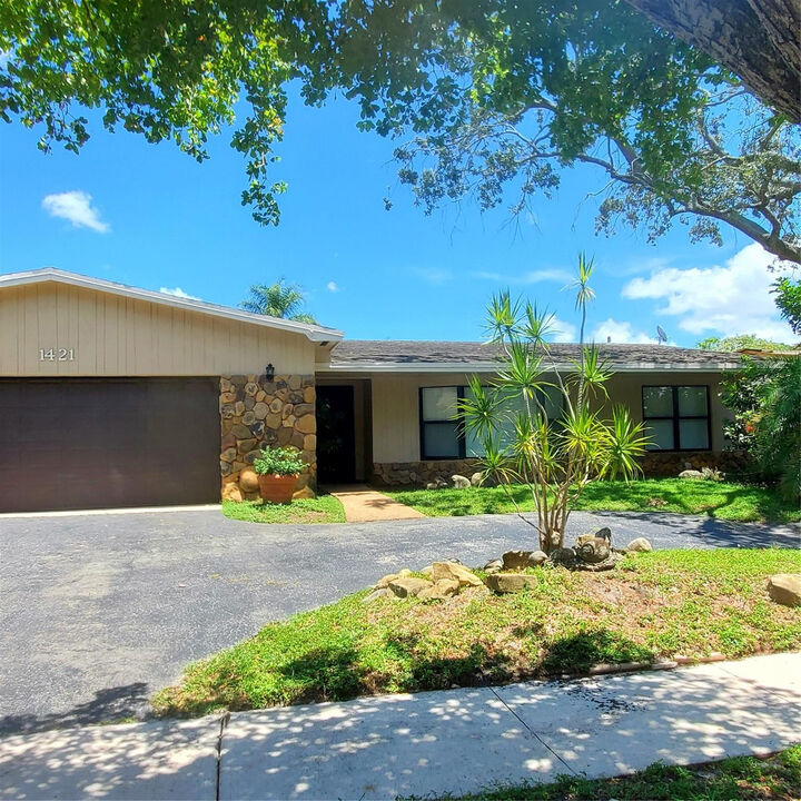Property Photo:  1421 NW 114th Avenue  FL 33026 