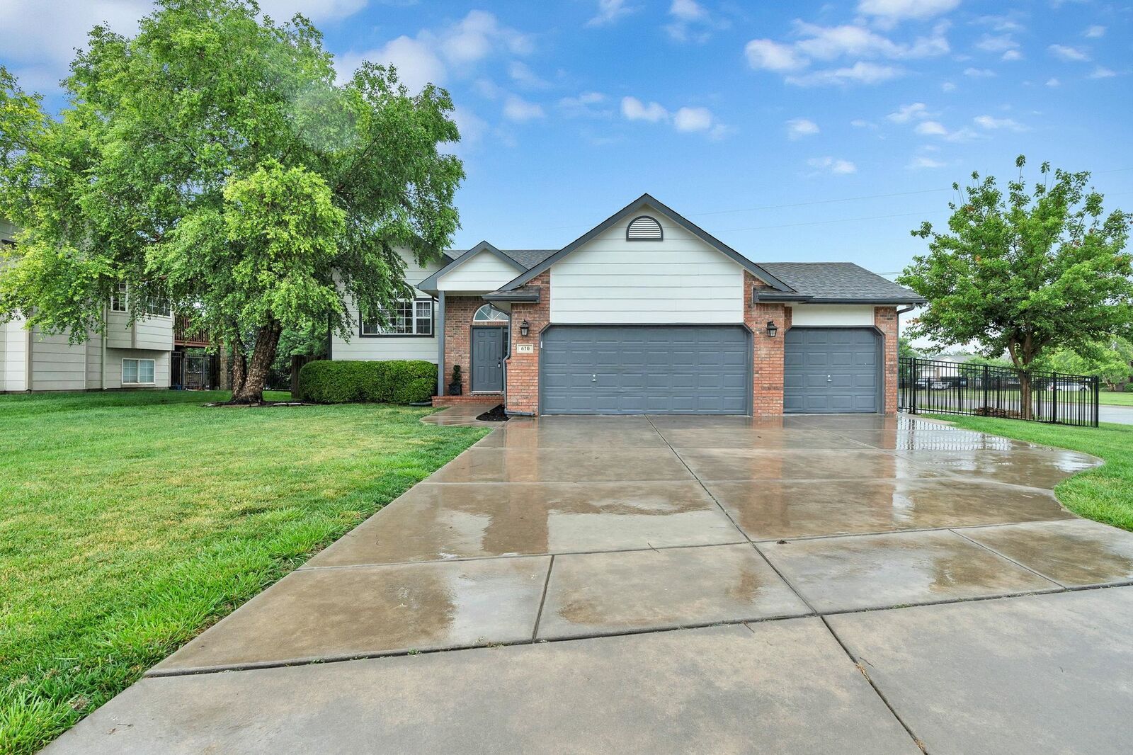Property Photo:  610 W Gatewood Ln  KS 67002 