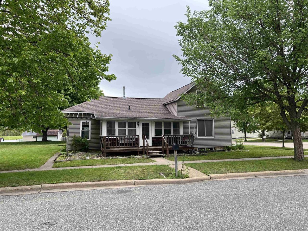 Property Photo:  114 W 8th Street  WI 53581 