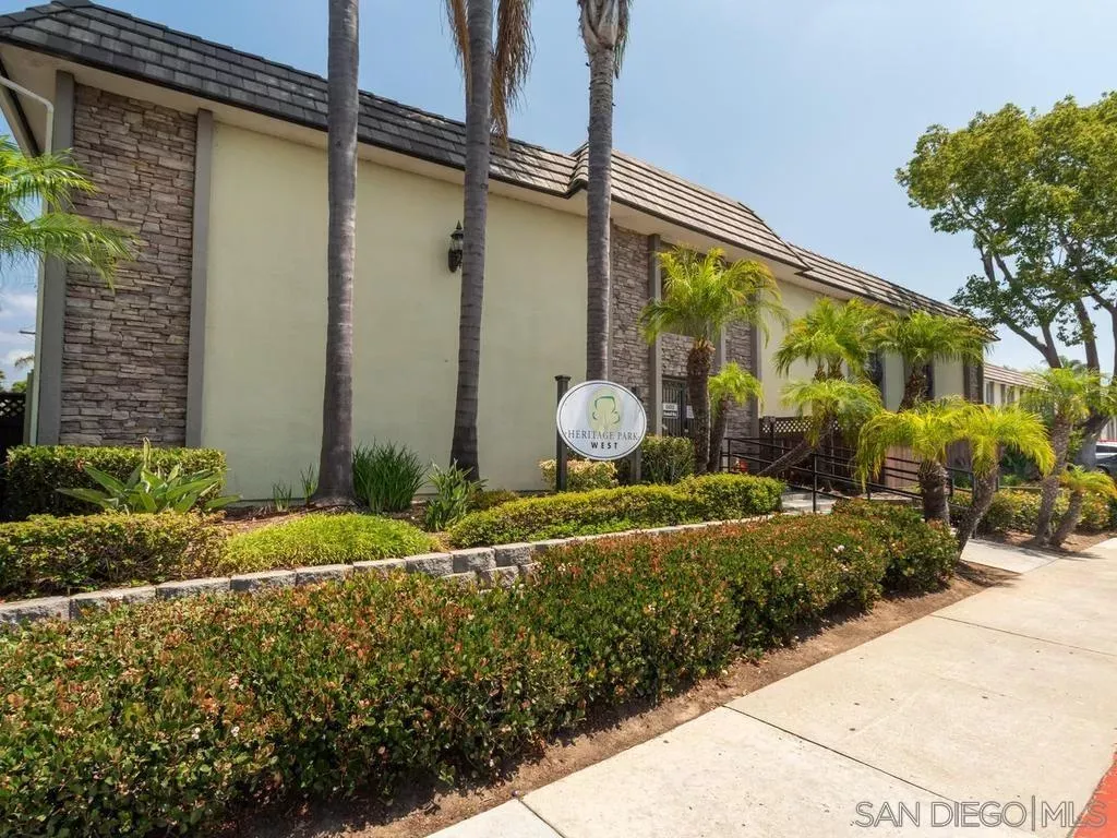 Property Photo:  6602 Beadnell Way 4  CA 92117 