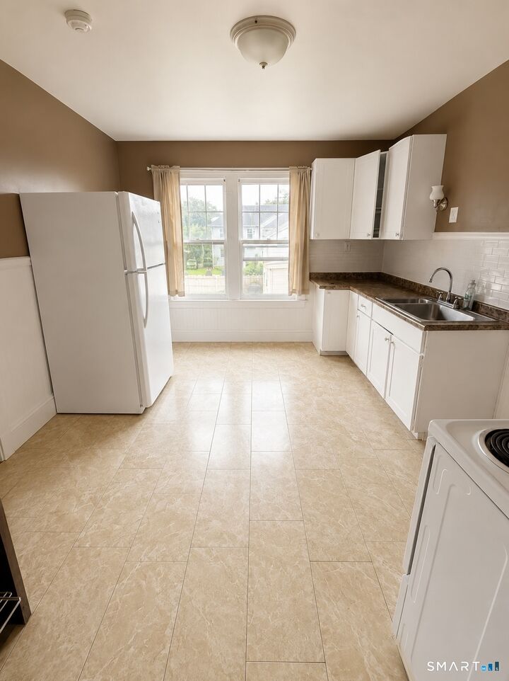 Property Photo:  62 S Quaker Lane  CT 06119 