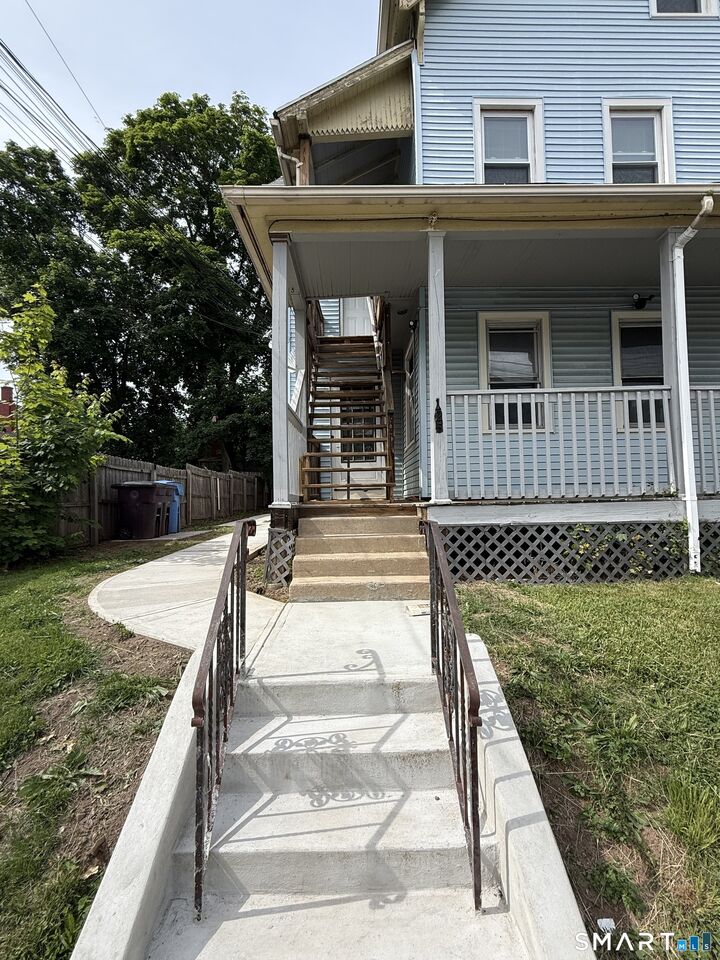 Property Photo:  125 Columbia Street 2ff  CT 06052 