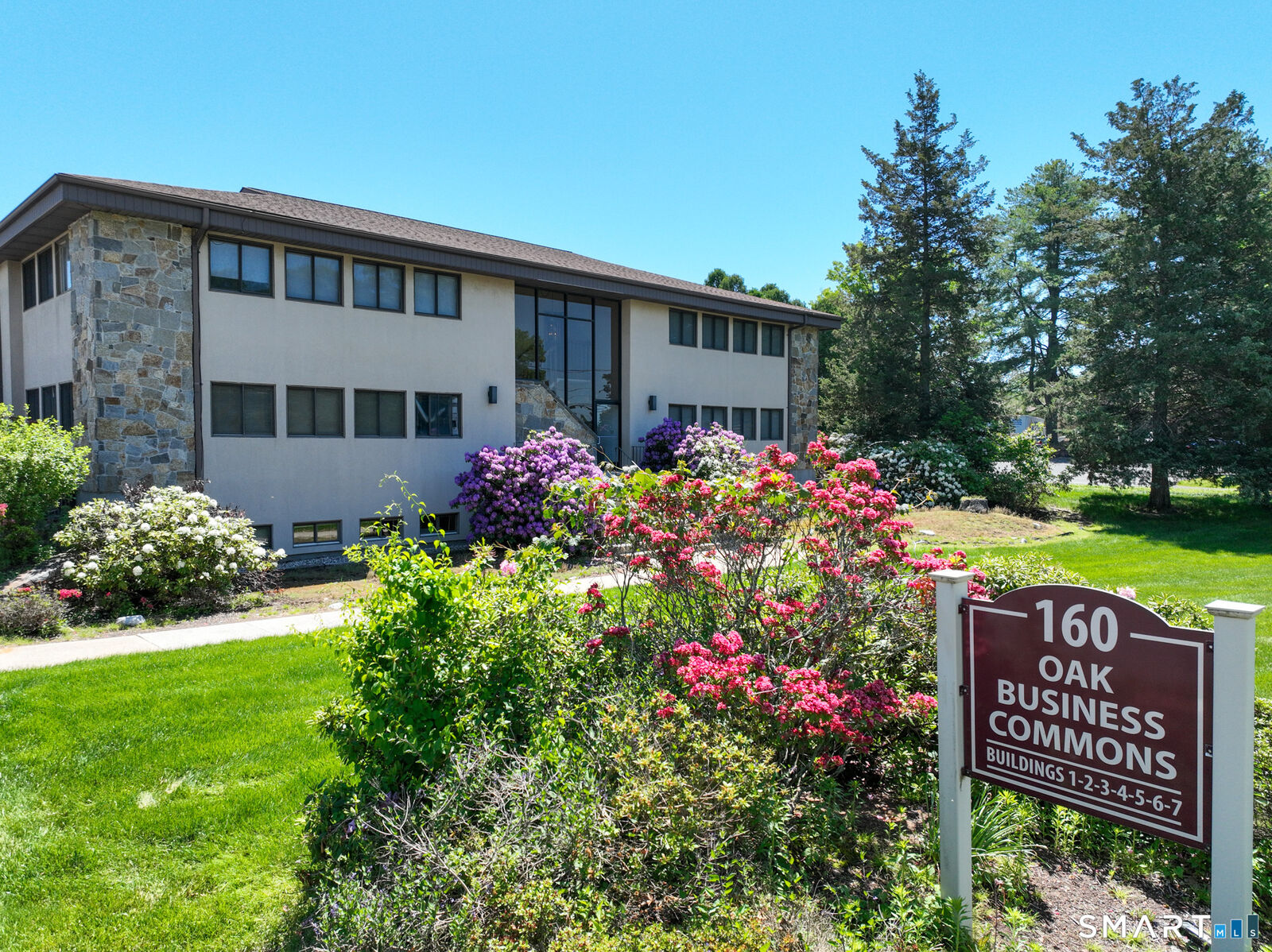 Property Photo: 160 Oak Street 1K CT 06033