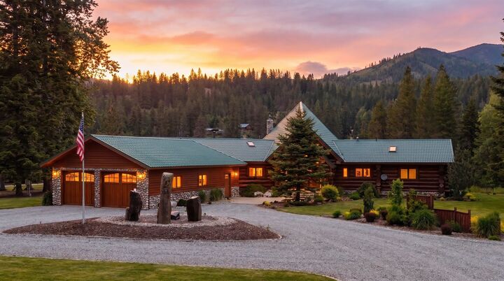 Property Photo:  1112 Stanley Dr  WA 99156 