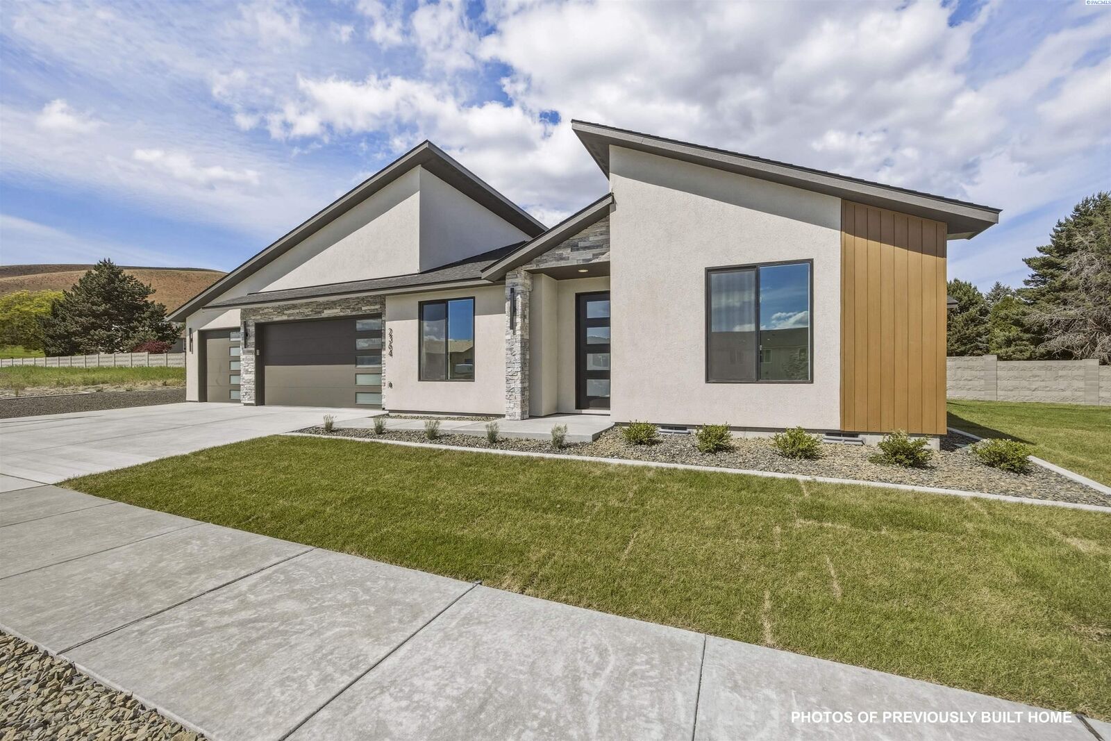 Property Photo: 2339 Lariat Lane WA 99352