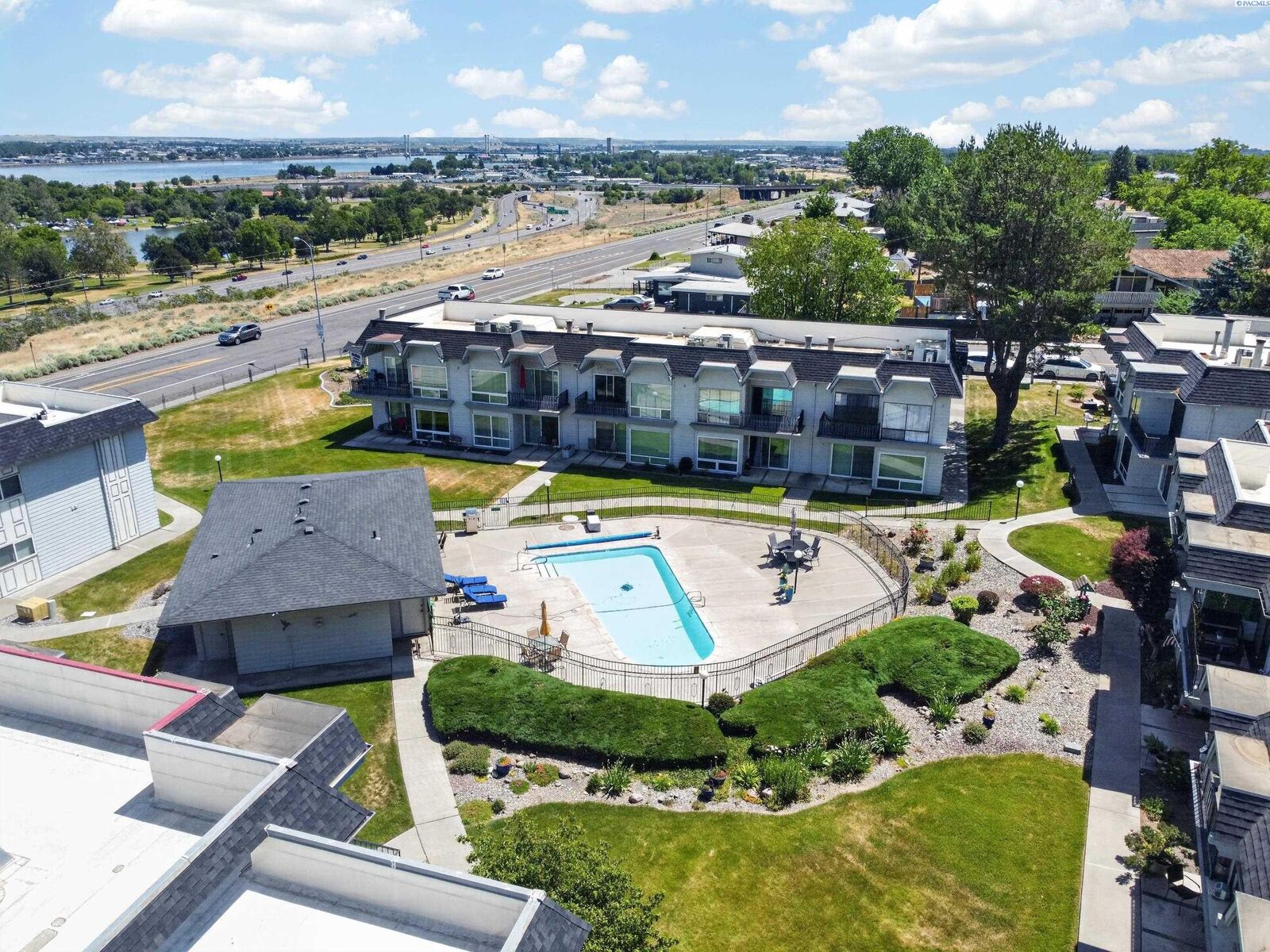 Property Photo: 2401 W Canal Dr D-1 WA 99336