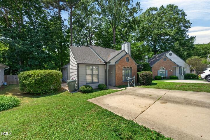 Property Photo: 105 Ellsworth Place NC 27511