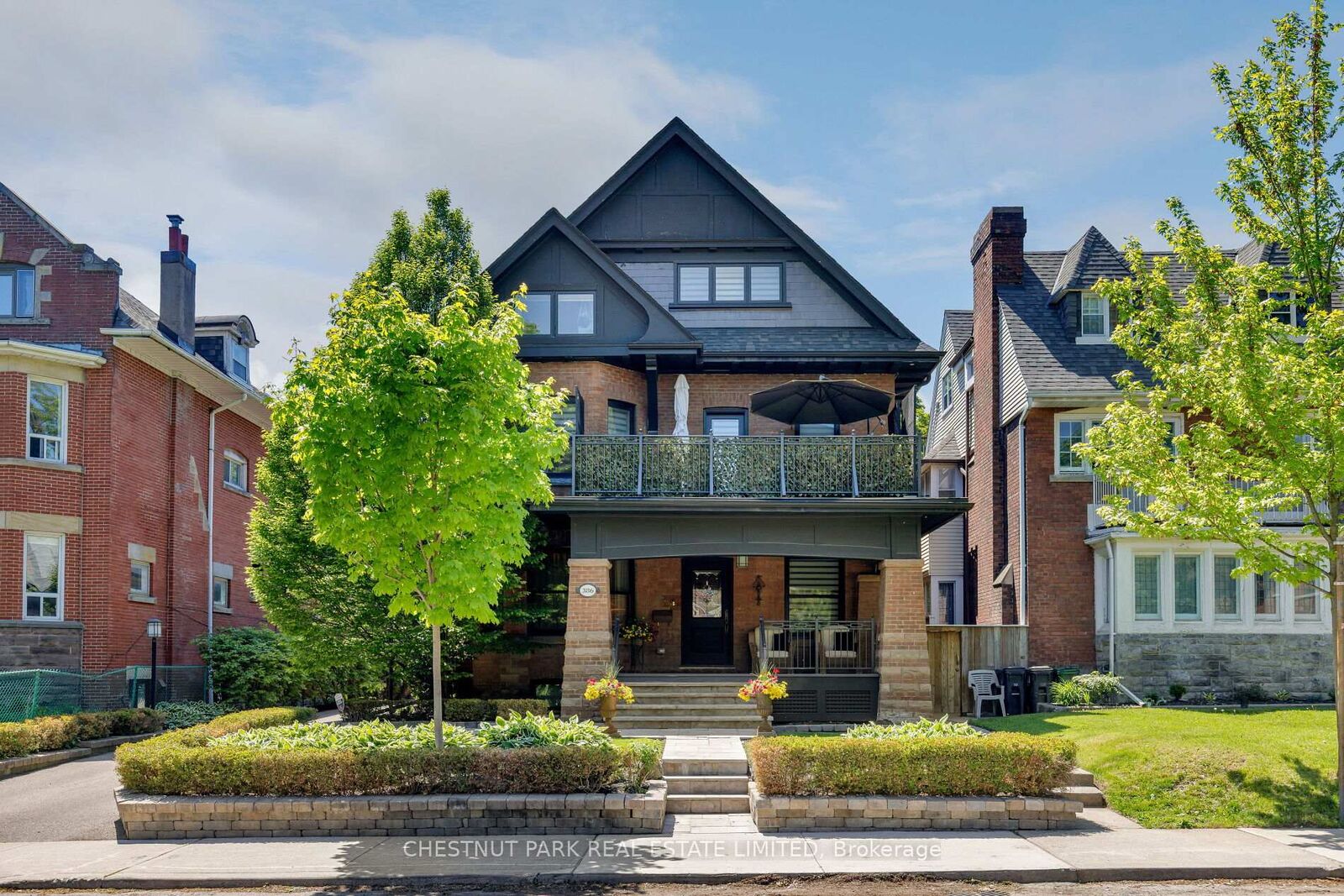Property Photo: 386 Palmerston Boulevard ON M6G 2N6