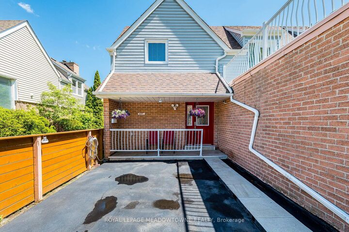 Property Photo: 1157 Kos Boulevard ON L5J 4L3