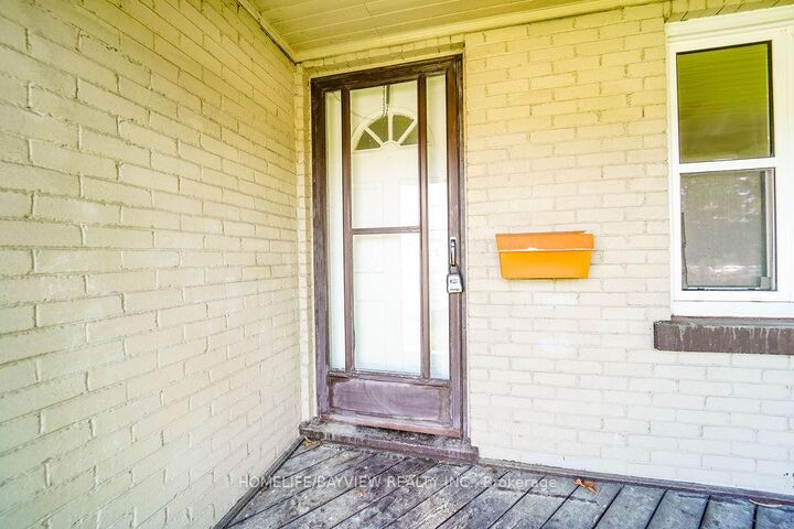 Property Photo: 187 Park Road S ON L1J 4H1