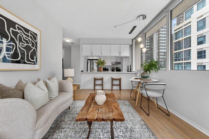Property Photo:  555 Yonge Street 707  ON M4Y 3A6 