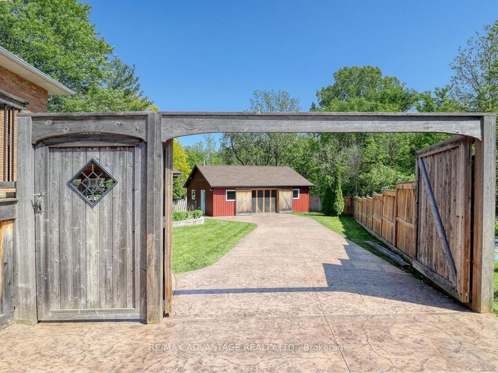 43 Lynngate Grove — photo 1