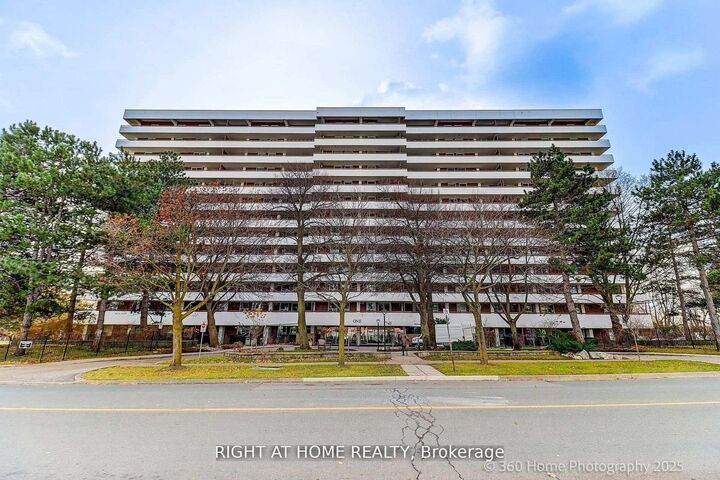 1 Royal Orchard Boulevard 803 — photo 1
