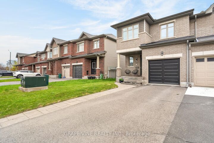 112 Hawkshaw Crescent — photo 1