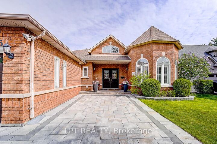 Property Photo: 585 Holgate Circle ON L3X 1V8