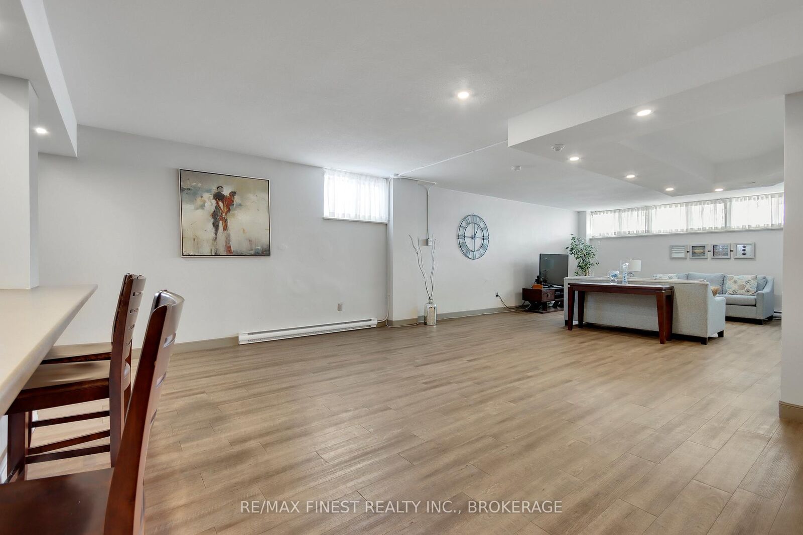 Property Photo: 2 Mowat Avenue 206 ON K7M 1K1