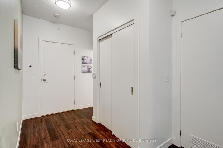 Property Photo: 2087 Fairview Street 1002 ON L7R 0E5