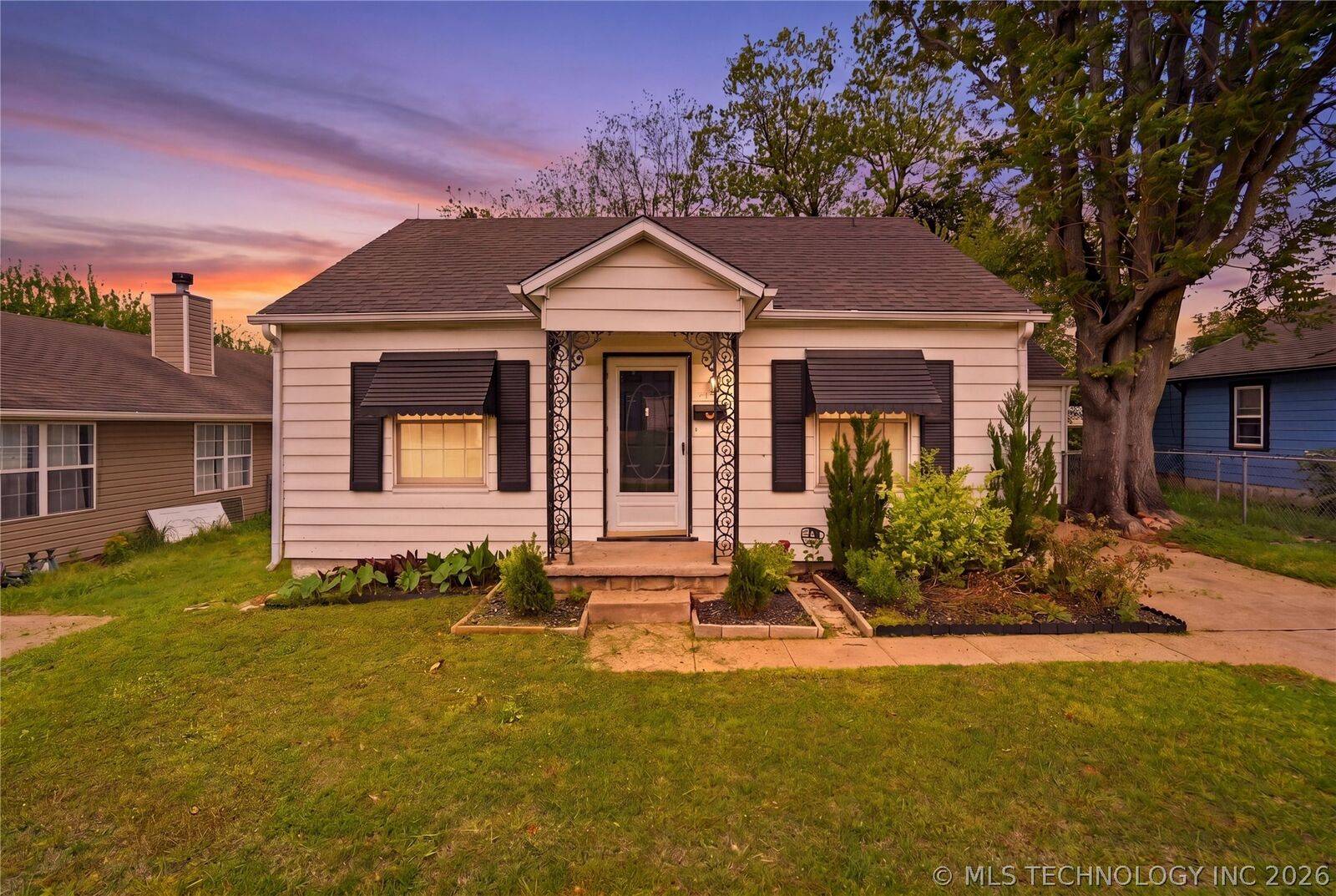 Property Photo:  1008 N Cleveland Avenue  OK 74063 