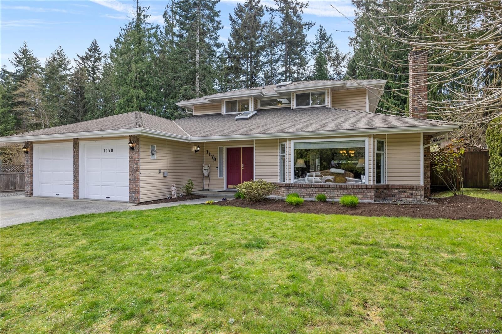 Property Photo: 1170 Clubhouse Dr BC V9K 1C4