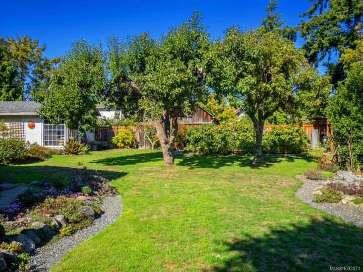 Property Photo: 1736 Haultain St BC V8R 2L2