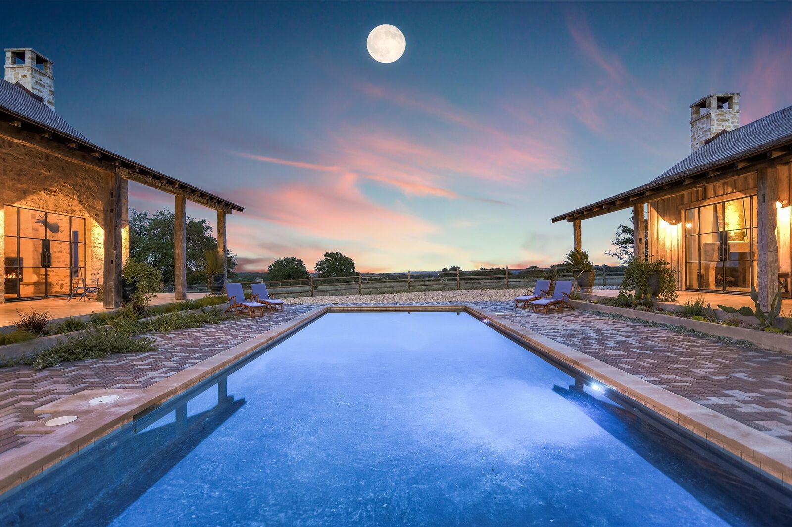 Property Photo:  