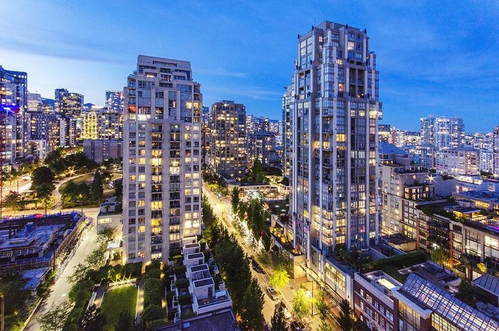 Property Photo:  1295 Richards Street 2002  BC V6B 1B7 