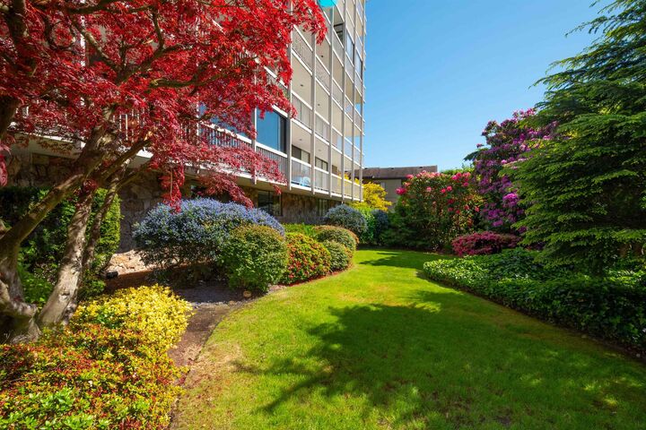 Photo de la propriété:  1390 Duchess Avenue 402  BC V7T 1H6 