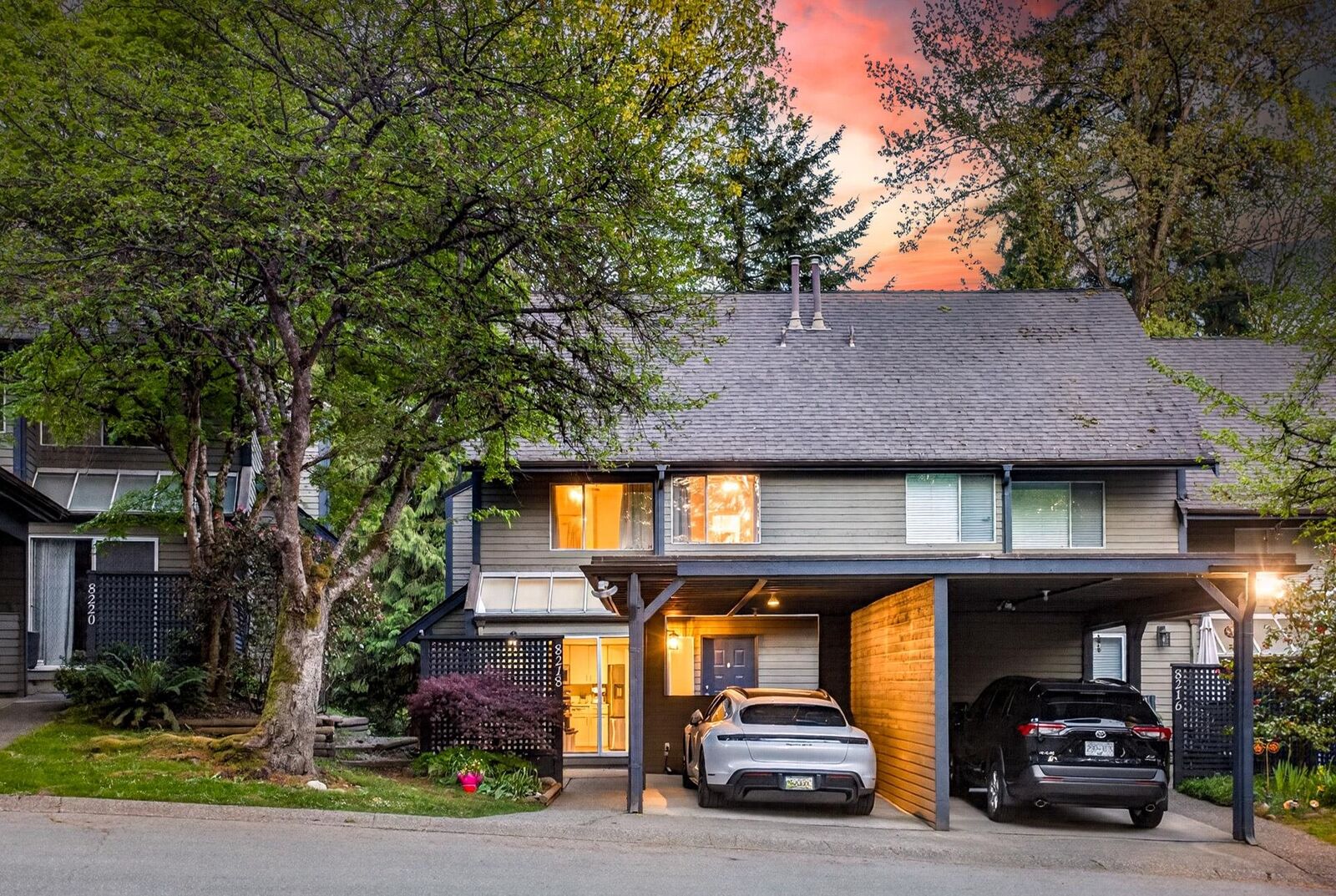 Photo de la propriété:  8218 Forest Grove Drive  BC V5A 4G9 