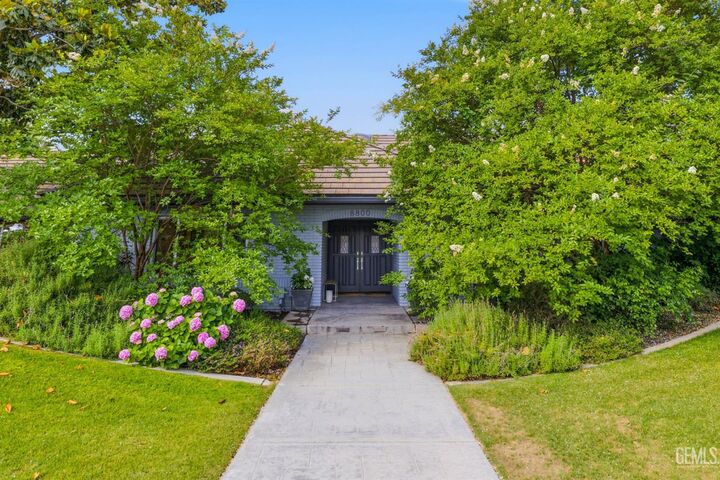 Property Photo:  8800 Saint Cloud Lane  CA 93311 