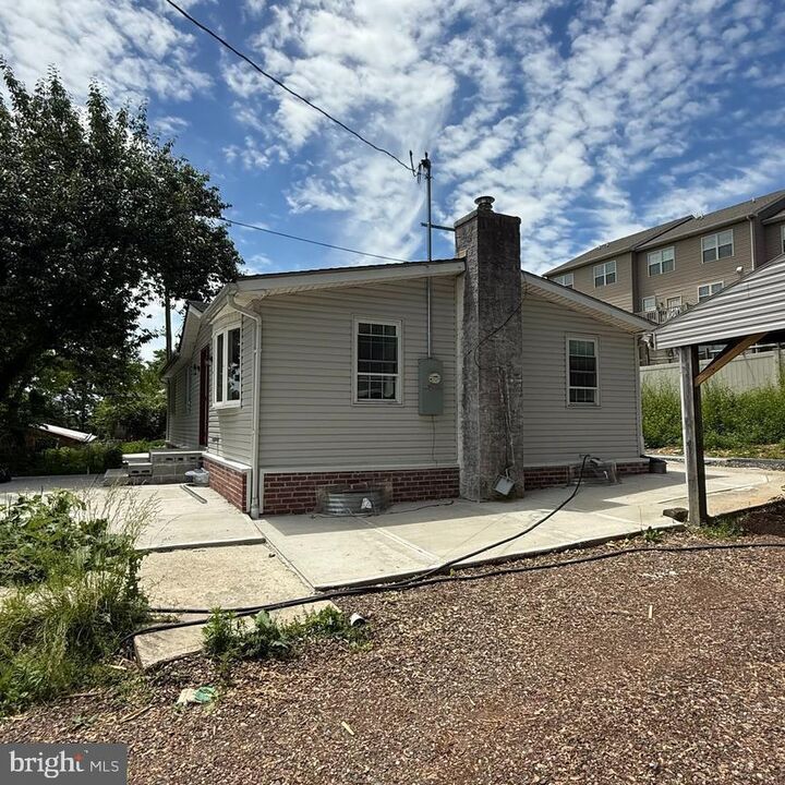 Property Photo:  543 Old Street Road  PA 19053 
