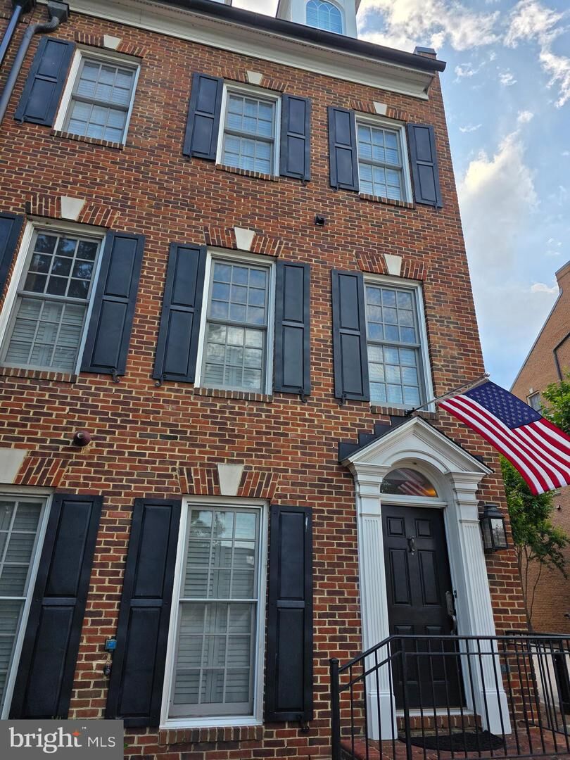 Property Photo:  514 N Royal Street  VA 22314 