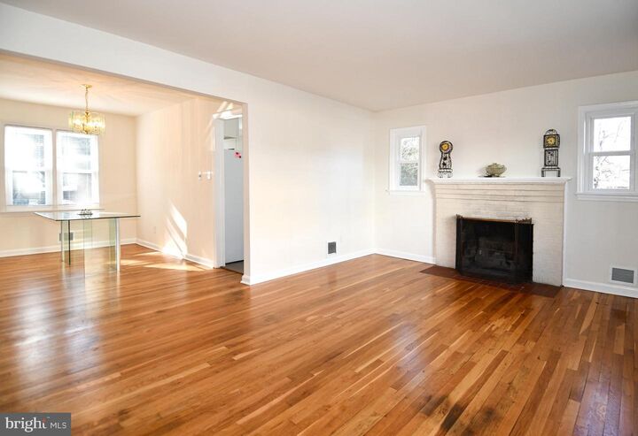 Property Photo:  1316 S Dinwiddie Street  VA 22206 