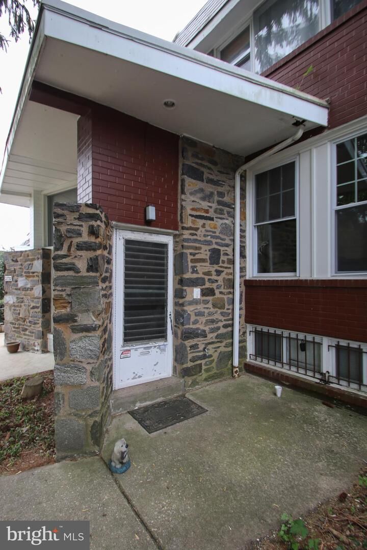 Property Photo:  2734 W Country Club Road  PA 19131 