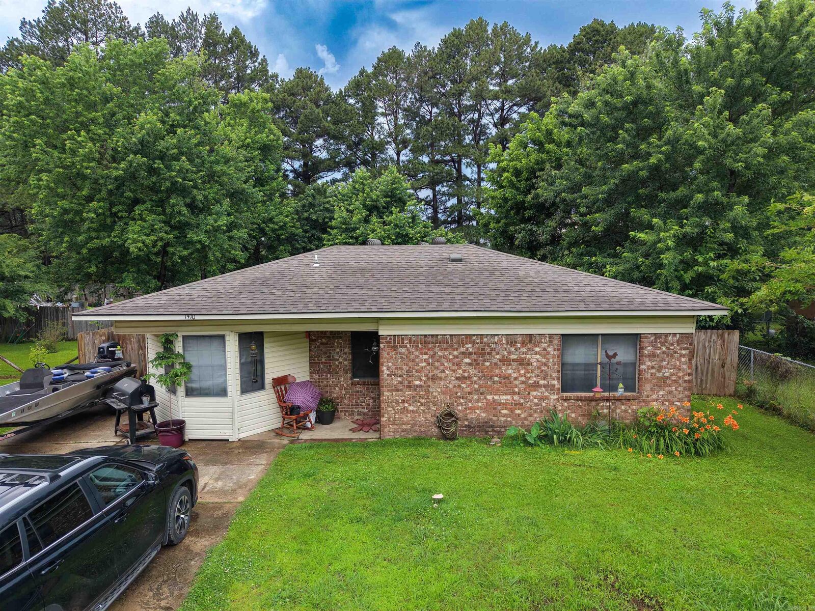 Property Photo:  1410 SW Maple St  AR 72433 